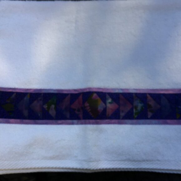 Hand Towel with Machine Quilted Design - Picture 5 of 10